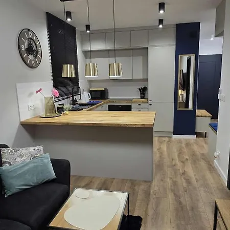 Apartmán Blue 4 Pokojowy Z Ogrodkiem Varšava